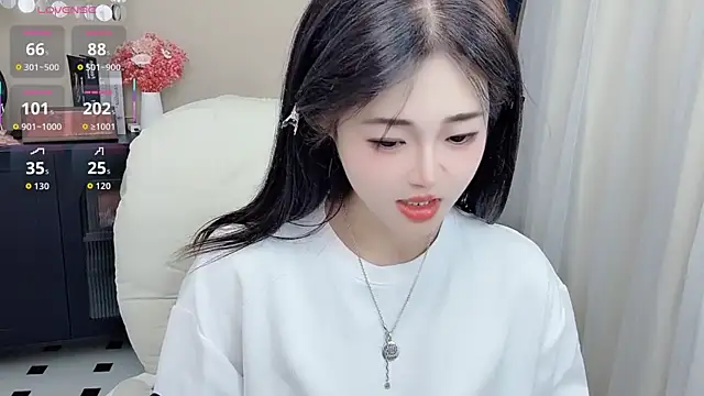 Snapshot of CeeKie chatting on July 28, 1:43 pm CeeKie online show from July 28, 1:43 pm