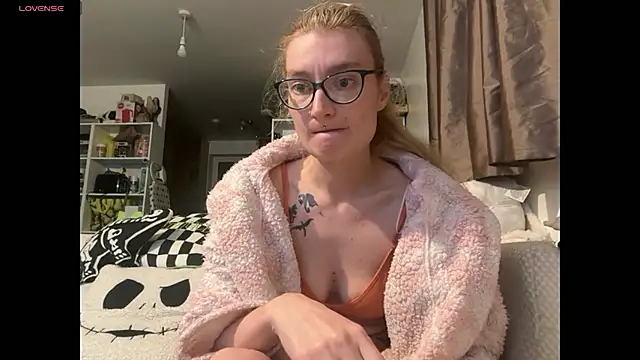 harleyblair online show from September 17, 10:00 pm