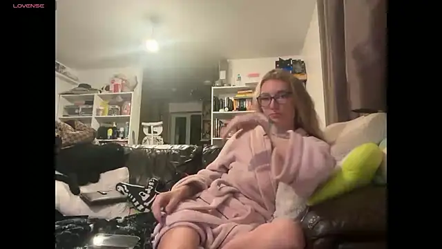 harleyblair online show from October 20, 7:47 pm