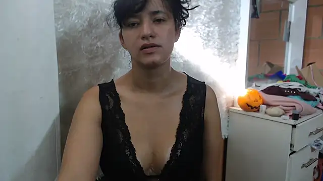 Snapshot of annie_clark2 chatting on February 8, 9:07 pm annie clark2 online show from February 8, 9:07 pm