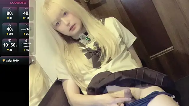 Snapshot of Mia032 chatting on March 6, 6:10 am Mia032 online show from March 6, 6:10 am