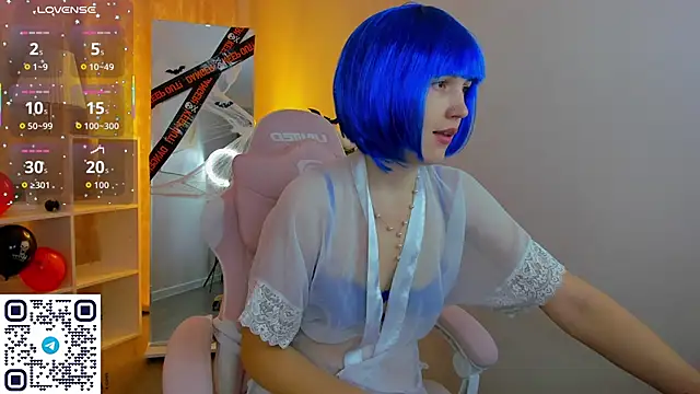 Snapshot of MalvinaDream chatting on October 27, 1:20 am MalvinaDream online show from October 27, 1:20 am