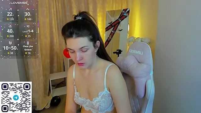 Snapshot of MalvinaDream chatting on October 30, 1:29 am MalvinaDream online show from October 30, 1:29 am