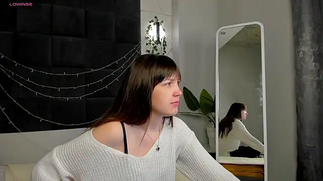 MalvinaDream online show from April 27, 1:25 am