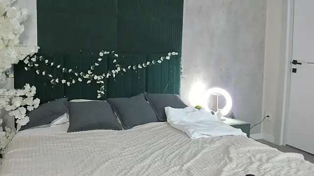 Snapshot of MalvinaDream chatting on July 3, 12:39 am MalvinaDream online show from July 3, 12:39 am
