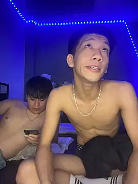 Kailertwink online show from April 12, 3:00 am