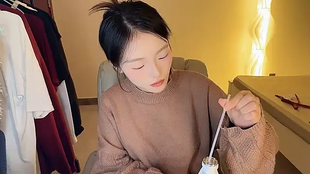 Robin-o3 online show from October 13, 8:53 pm