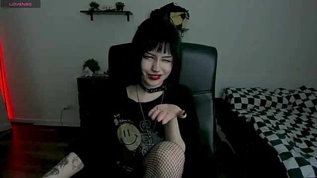 LiyaLuna online show from February 6, 5:05 pm