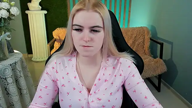 Stef Nicks online show from February 2, 9:08 am