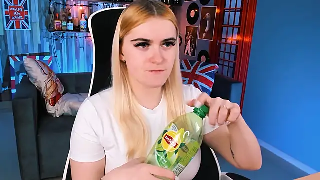 Stef Nicks online show from March 16, 9:02 am