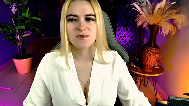 Stef Nicks online show from May 4, 9:05 am