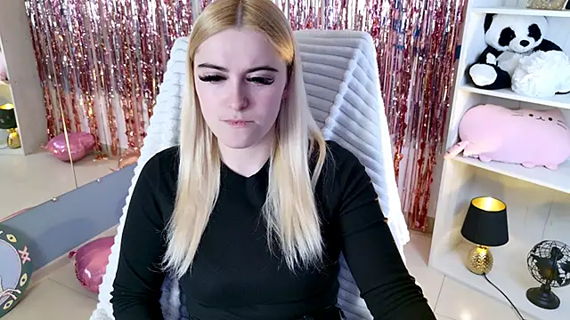 Stef Nicks online show from May 30, 5:04 am