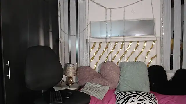 Snapshot of julieta_sweet_ chatting on October 3, 3:47 am julieta sweet  online show from October 3, 3:47 am