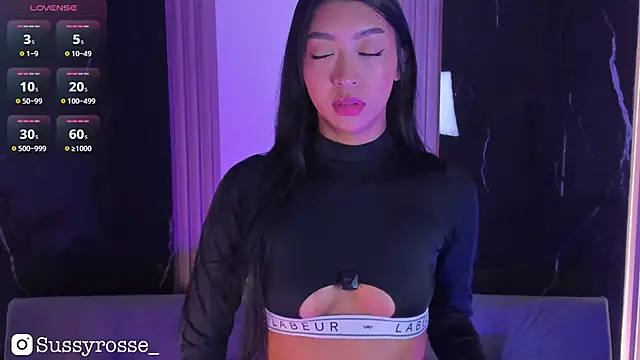 Snapshot of Sussyrosse_ chatting on October 10, 8:08 pm Sussyrosse  online show from October 10, 8:08 pm