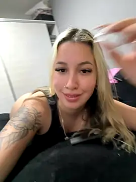 Snapshot of miagarcia250 chatting on November 4, 4:39 pm miagarcia250 online show from November 4, 4:39 pm