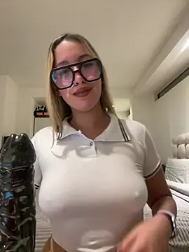 miagarcia250 online show from April 28, 3:44 am