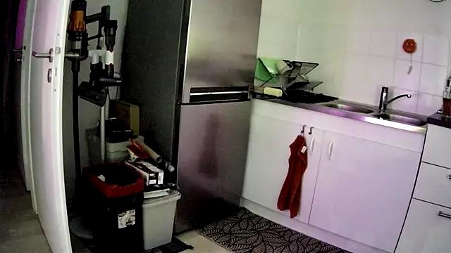 Snapshot of Toysboy67bi chatting on October 16, 12:00 am Toysboy67bi online show from October 16, 12:00 am