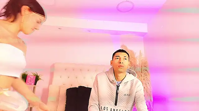 AmelieAndAce online show from November 20, 1:11 pm