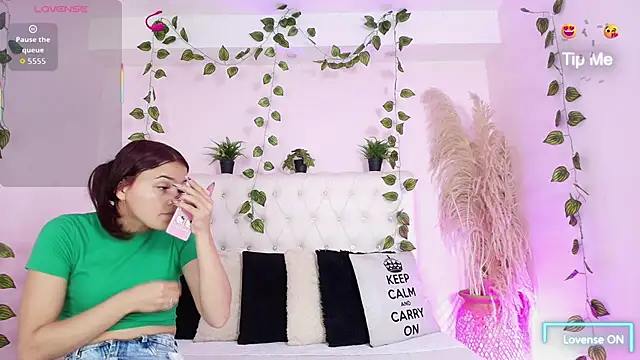 AmelieAndAce online show from December 5, 1:42 pm