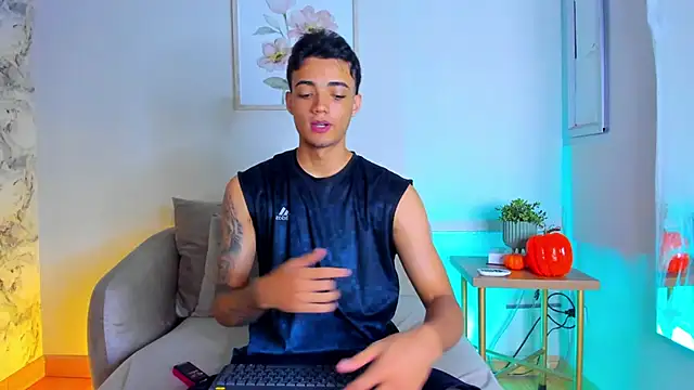 Snapshot of JamesClemont chatting on October 18, 12:24 am JamesClemont online show from October 18, 12:24 am
