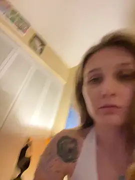 Snapshot of AutumnTides chatting on October 2, 4:08 am AutumnTides online show from October 2, 4:08 am