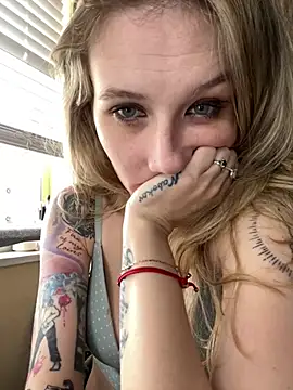 Snapshot of AutumnTides chatting on February 22, 5:00 pm AutumnTides online show from February 22, 5:00 pm