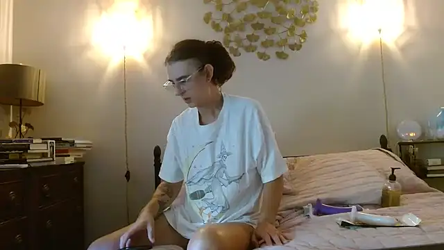 Snapshot of cindwyWow chatting on October 8, 5:21 pm cindwyWow online show from October 8, 5:21 pm