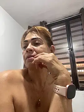 Snapshot of Sexysquirtmommy chatting on May 9, 10:04 pm Sexysquirtmommy online show from May 9, 10:04 pm