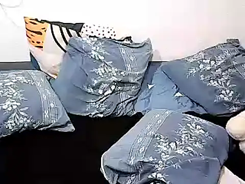 Snapshot of xxhottinybabe chatting on July 8, 7:57 am xxhottinybabe online show from July 8, 7:57 am