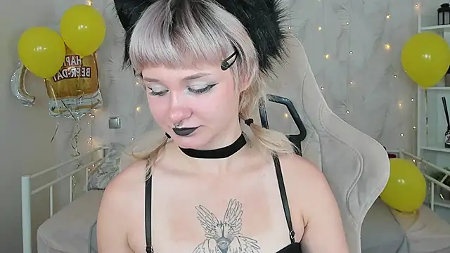 Snapshot of Tori_Cutie chatting on October 3, 5:37 am Tori Cutie online show from October 3, 5:37 am