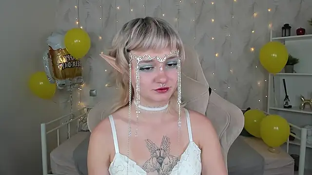 Snapshot of Tori_Cutie chatting on October 5, 12:09 am Tori Cutie online show from October 5, 12:09 am