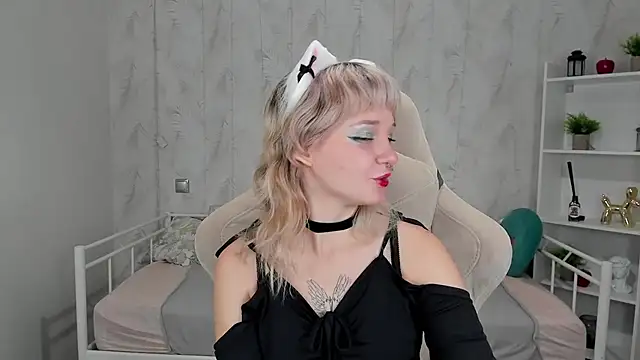 Snapshot of Tori_Cutie chatting on October 8, 11:57 pm Tori Cutie online show from October 8, 11:57 pm