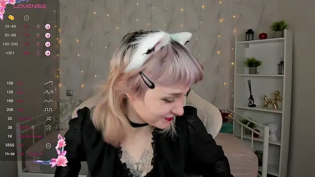 Snapshot of Tori_Cutie chatting on October 16, 12:11 am Tori Cutie online show from October 16, 12:11 am