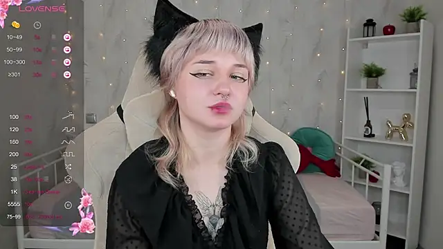 Snapshot of Tori_Cutie chatting on October 22, 12:22 am Tori Cutie online show from October 22, 12:22 am