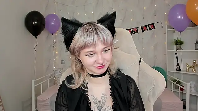 Snapshot of Tori_Cutie chatting on October 23, 2:00 am Tori Cutie online show from October 23, 2:00 am