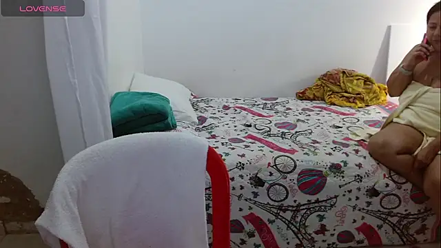 Snapshot of 18and45couple chatting on April 29, 7:31 pm 18and45couple online show from April 29, 7:31 pm