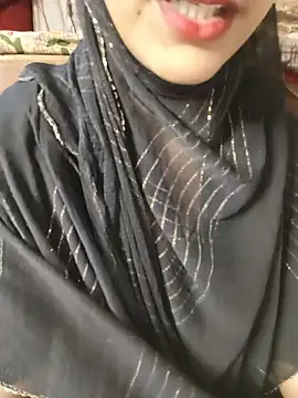 Snapshot of Indian-Aleena chatting on June 5, 6:13 pm Indian-Aleena online show from June 5, 6:13 pm