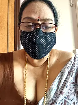 Snapshot of heera-rani chatting on September 28, 2:17 am heera-rani online show from September 28, 2:17 am