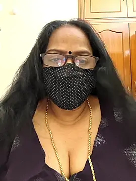 Snapshot of heera-rani chatting on October 4, 10:57 am heera-rani online show from October 4, 10:57 am