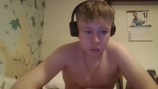 Snapshot of TomasCramp chatting on October 2, 3:52 pm TomasCramp online show from October 2, 3:52 pm