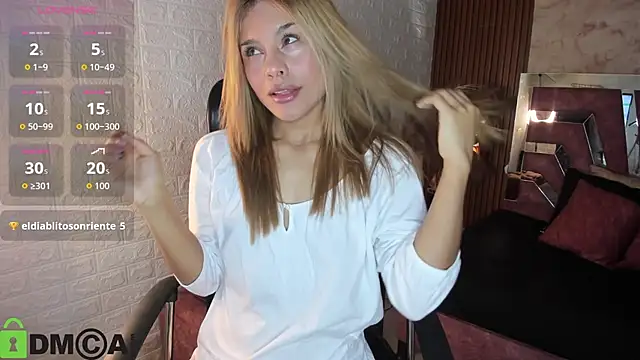 Snapshot of hot_cupid01 chatting on November 15, 11:18 am hot cupid01 online show from November 15, 11:18 am