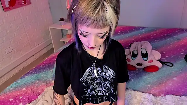 Hannahpage online show from December 1, 12:10 pm