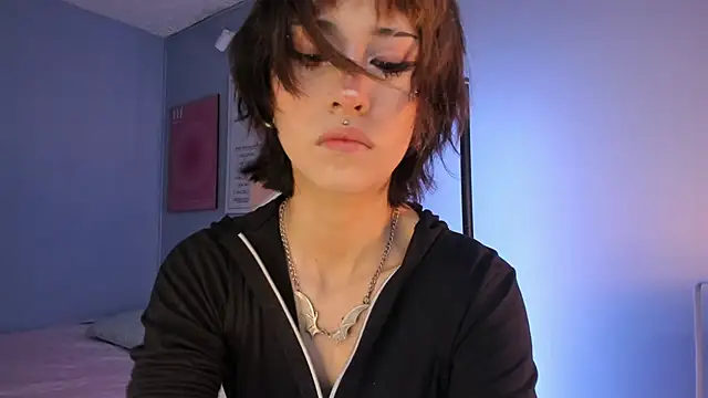 Hannahpage online show from April 27, 12:25 pm