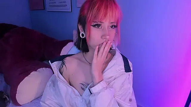 Snapshot of Hannahpage chatting on May 20, 12:22 pm Hannahpage online show from May 20, 12:22 pm