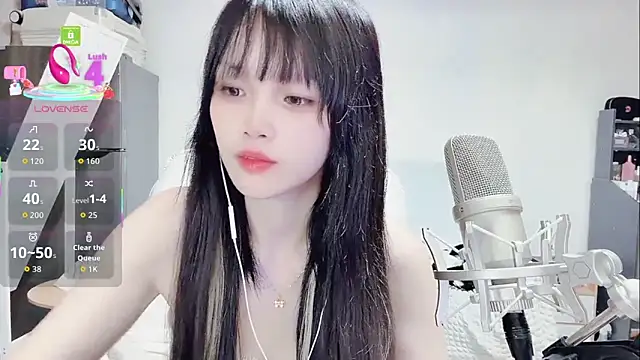 twlilybae online show from November 16, 7:14 am