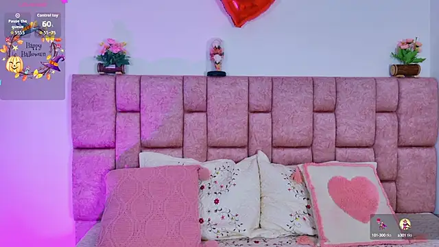 Snapshot of ScarlettLuxe chatting on October 18, 1:01 pm ScarlettLuxe online show from October 18, 1:01 pm