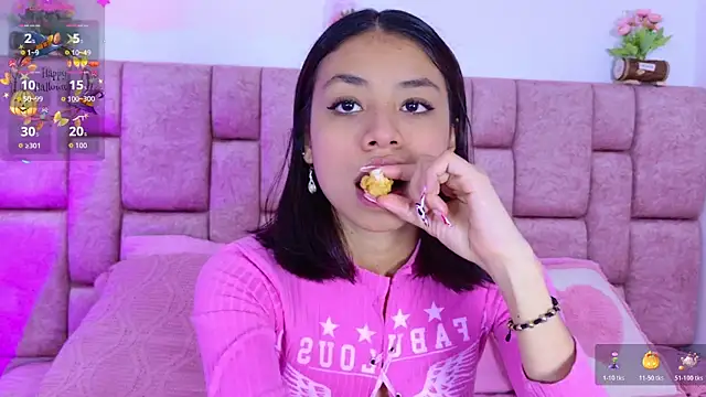 Snapshot of ScarlettLuxe chatting on October 26, 9:53 pm ScarlettLuxe online show from October 26, 9:53 pm