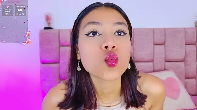 Snapshot of ScarlettLuxe chatting on November 25, 1:00 pm ScarlettLuxe online show from November 25, 1:00 pm