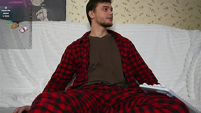 Snapshot of johnstoneisland chatting on December 22, 9:17 am johnstoneisland online show from December 22, 9:17 am