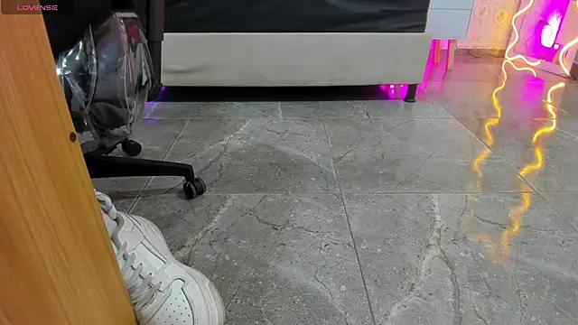 BLUE TAY1 online show from October 25, 11:40 am